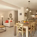 Chateau Les Carrasses Hotell