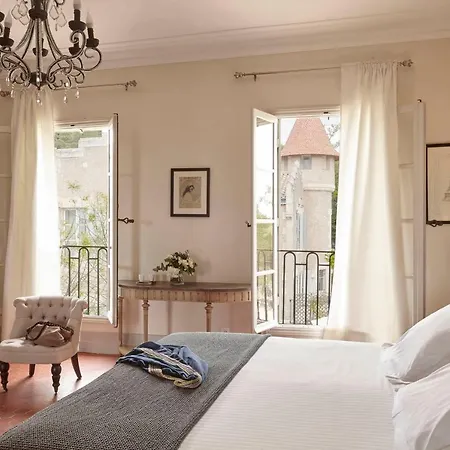 Chateau Les Carrasses Hotel 4*