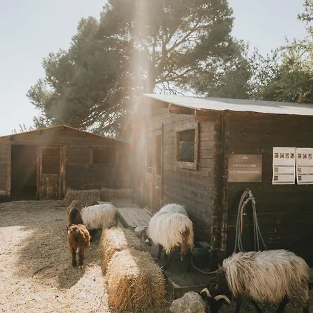 Hotel Chateau Les Carrasses