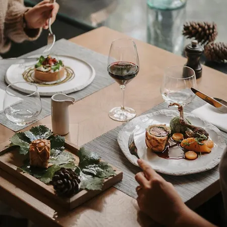 Chateau Les Carrasses Hotel 4*