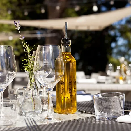 Chateau Les Carrasses 4* Капестан