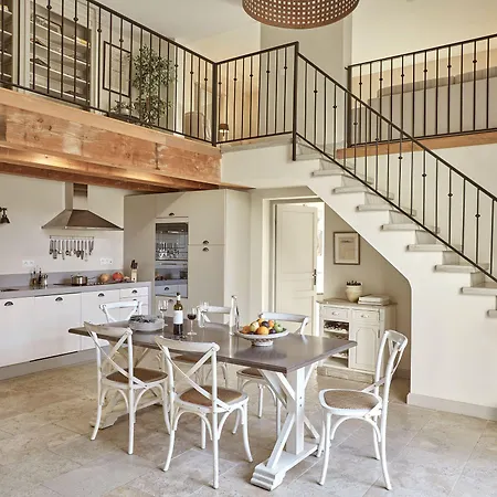 Chateau Les Carrasses 4*