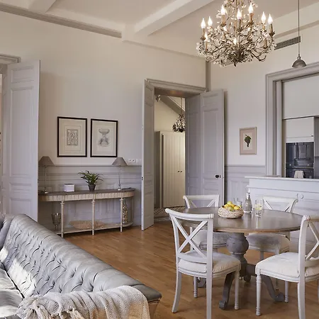 Отель Chateau Les Carrasses