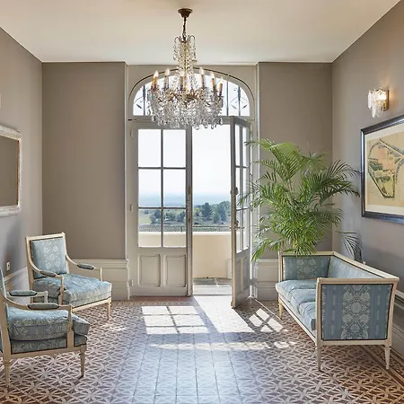 Chateau Les Carrasses Отель 4*