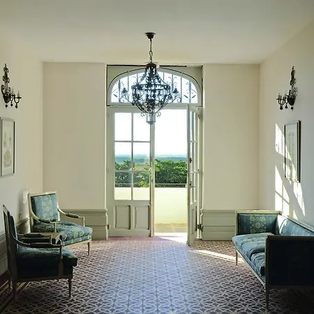 Отель Chateau Les Carrasses Капестан