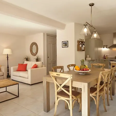 Chateau Les Carrasses Hotel