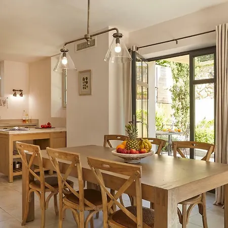 Отель Chateau Les Carrasses 4*
