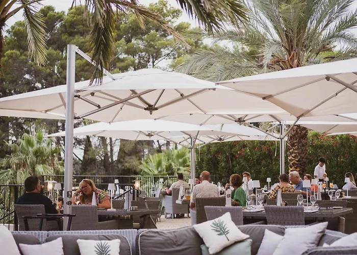 Château Les Carrasses 4*