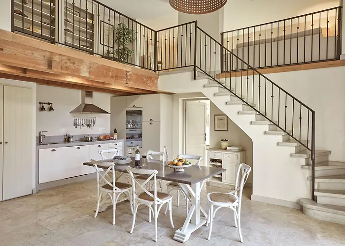 Château Les Carrasses 4*