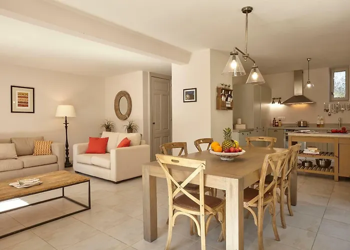 Château Les Carrasses Hotel