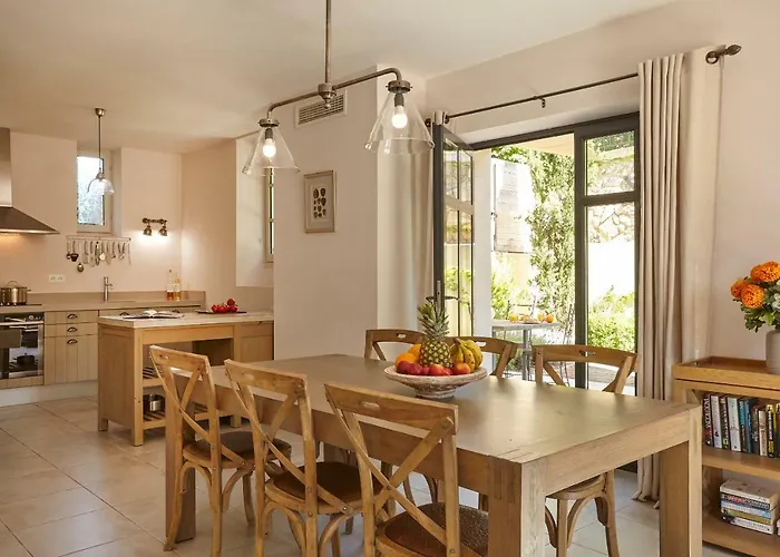 Hotel Château Les Carrasses 4*